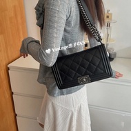 Chanel • 經典黑銀外縫線牛皮 Le Boy 25 中號