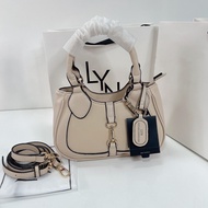 กระเป๋าสะพายผู้หญิง สะพายข้าง สะพายไหล่ ถือหิ้ว คล้องแขน ลิน/Lyn ขนาด 9“ ปาก 8”