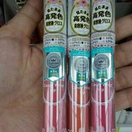Canmake Candy糖果豐盈唇彩
{現貨}$64 包平郵 
有01，02，05（左起)
01:可愛粉
02:蜜桃
05:糖果粉

蘊含護唇精華的高發色唇彩，可以化出豐盈唇妝之餘，無須擔心唇部肌膚