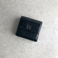 【 日本直送　名牌中古包 】CHANEL シャネル 財布 ブラック カメリア ココマーク レザー 2つ折り A47422 vintage オールド md5ewd