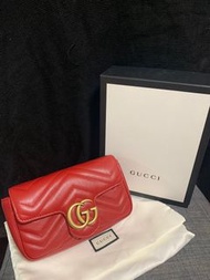 GUCCI  GG Marmont系列 SUPERMINI 小包