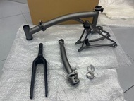 🤝🤝🙏多謝師兄再次支持 ! 又順利交收一個 2025 國布 小布款 最新超輕鋁合金版 ACEOFFIX C5 消光黑色碳纖維前叉 折叠車 車架組