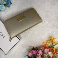 GUESS กระเป๋าสตางค์ยาวสีทึบผู้หญิงแฟชั่นใหม่ผู้หญิงผู้ถือบัตรเหรียญกระเป๋าสตางค์ผู้หญิงที่เรียบง่าย
