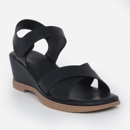 Parisian Womens Liah Wedge Sandals