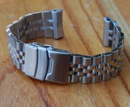 一組4條精工（SEIKO）手錶錶帶，全新未使用，採用優質316L不銹鋼製成。建議用於精工SRP773、SRP775、SRP777、SRP779和Prospex系列手錶。