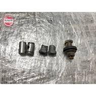 Set of brake lever screws and screws to hold the hub of the cub's car, completely disassembled
