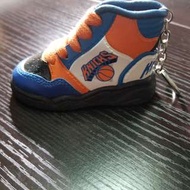 NBA knicks隊 鞋仔匙扣ewing， 長10cm