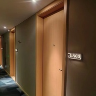 Set pintu bilik tidur daripada kayu padu, pintu bilik, pintu ayun, pintu masuk hotel yang senyap, pi