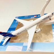 Boeing 787 Dreamliner Model Brand LATAM Airlines (South America - Chile) Aircraft Model B787-9 Scale