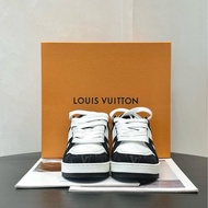99🆕LV/路易威登 TRAINER 白色拼黑皮面壓紋35碼運動鞋板鞋休閒鞋