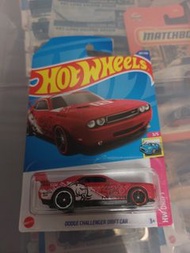 【Dodge challenger】[另有藍色，白色，紫色版本可供選擇]全新風火輪紅色道奇"challenger drift"經典合金模型玩具跑車 hotwheels red color dodge 