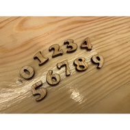Wooden embossed numbers measuring 1.2 cm (plywood)