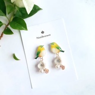 鳥兒系列-綠繡眼 貝殼花耳環/耳夾