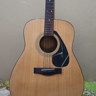 gitar yamaha original (bekas) second baru setahun pakai. lecet wajar