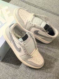 🍑全新正貨🌸 Jordan Air Jordan 1 Low OG 「蛇年CNY」板鞋 光子塵白黑