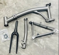 ( 5780 最新顏色 鍍鎳版 車架組 ) 2025 國布 小布款 最新超輕鋁合金版 ACEOFFIX C5 消光黑色碳纖維前叉 折叠車 車架組