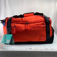 AT美國旅行者COREY 旅行袋 設計亮眼有型，使用輕量材質，相當適合日常使用QZ0*86001麻辣橘$2280