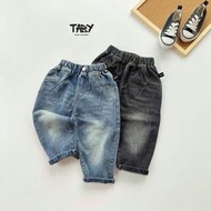 [TABY] Scratched baggy jeans for boys, stretchy jean material, flattering baggy form for children 8-