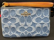 Coach 牛仔布手拿包