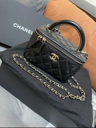 全新7月購入，Chanel22A 黑色金屬手柄鏈條長盒子小羊皮