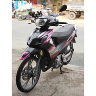 Ten leaves the Axelo Ecstar pink and black