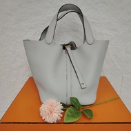 Hermes 愛馬仕 Picotin Lock 22 TC皮 淺藍色/聖杯藍  Y刻