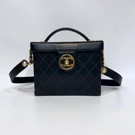 Chanel黑金小牛皮Vanity case化妝箱包A01620