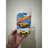 HotWheels Ferrari F40 yellow