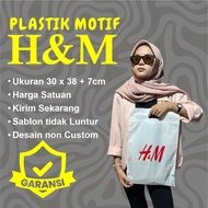 H&M Pound Clip Plastic, - Size 30x38+7cm H&M Plastic, H&M Bags, H&M Plastic, H&M Bags, ZARA Uniqlo Z