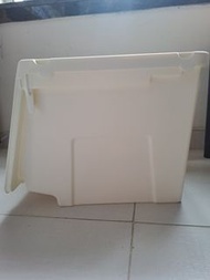膠箱