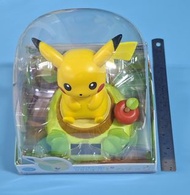 比卡超Pikachu 公仔(太陽能搖頭公仔。紅蘋果)