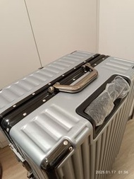 26吋密碼鋁框行李箱（銀色）~非常新