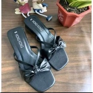 Cute bow heel with smooth straps, lady,... 4 centimeters high, easy to walk without hurting your fee
