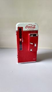 可口可樂音樂盒錢箱, 但音樂已播不到 Coca Cola 1994 Enesco Musical Bank Vending Machine MUSIC NOT WORKING (Video: http