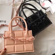 Leather Sling Bag Beautiful premium QualityWanita 18 cm x 6.5 cm x 15 cm FT03