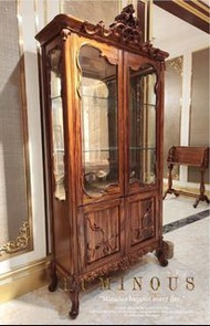 小店推介:市場少見超靚名貴非洲進口加蓬烏金木雙門雕花酒櫃,飾櫃,裝飾櫃,展示櫃,選用名貴非洲烏金木打造,加上全人手雕花工藝,好似一件藝術品,實用又高貴,本月超級特價,遠低成本,原價$45000 呎吋: