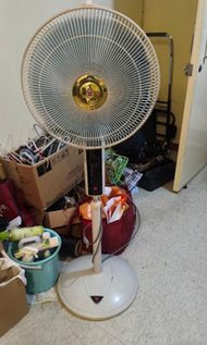 (不議價)二手企理全正常KDK 16吋座地扇 P40VH

/詳細情況清潔機睇相~冇穿冇爛包正常可以用、葵涌和豐工業中心交收~可現場測試$170