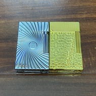 Hộp Quẹt Bật Lửa Gas Đá Dupont DP210712 Họa Tiết Hoa Văn Độc Lạ - Màu Vàng/Bạc