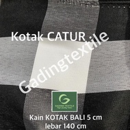 ( per setengah meter ) kain motif kotak kotak bali hitam putih merah catur tridatu 5 cm lebar 140 cm