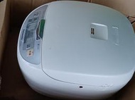 Panasonic國際 SR-DE182微電腦電子鍋／無電源線，無內鍋／當故障品便宜賣，不保固不退換