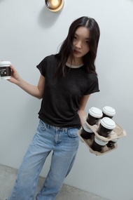 tresmade เสื้อยืดพอดีตัว Jane Basic Top