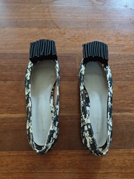 Giordano Ladies Black and White Flats 女裝平底鞋