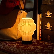 Cloudy glow lamp EmberLit. โคมไฟตั้งโต๊ะ ทึบ