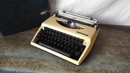 「Triumph Tippa」便攜式打字機 — 古物舊貨、早期古道具、古董科技收藏