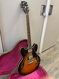 Gibson ES-335 electric guitar semi-hollow