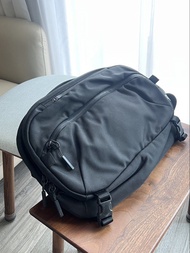 Aer travel sling 2