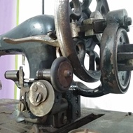 mesin jahit antik /vintage /kuno