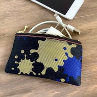 【波洛克】榻榻米邊飾 扁平迷你收納包 零錢包 卡片夾 潑濺 油漆 塗鴉 墨水 藍色 金色