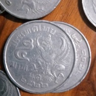 ของสะสมเหรียญห้าบาทหลังครุฑเฉียง​อผลิตออกใช้2ปี​ พ.ศ.​2520​ และแีพ.ศ​2522​สภาพผ่านใช้