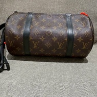 LV 橘鏈圓筒包（2019春夏男系）